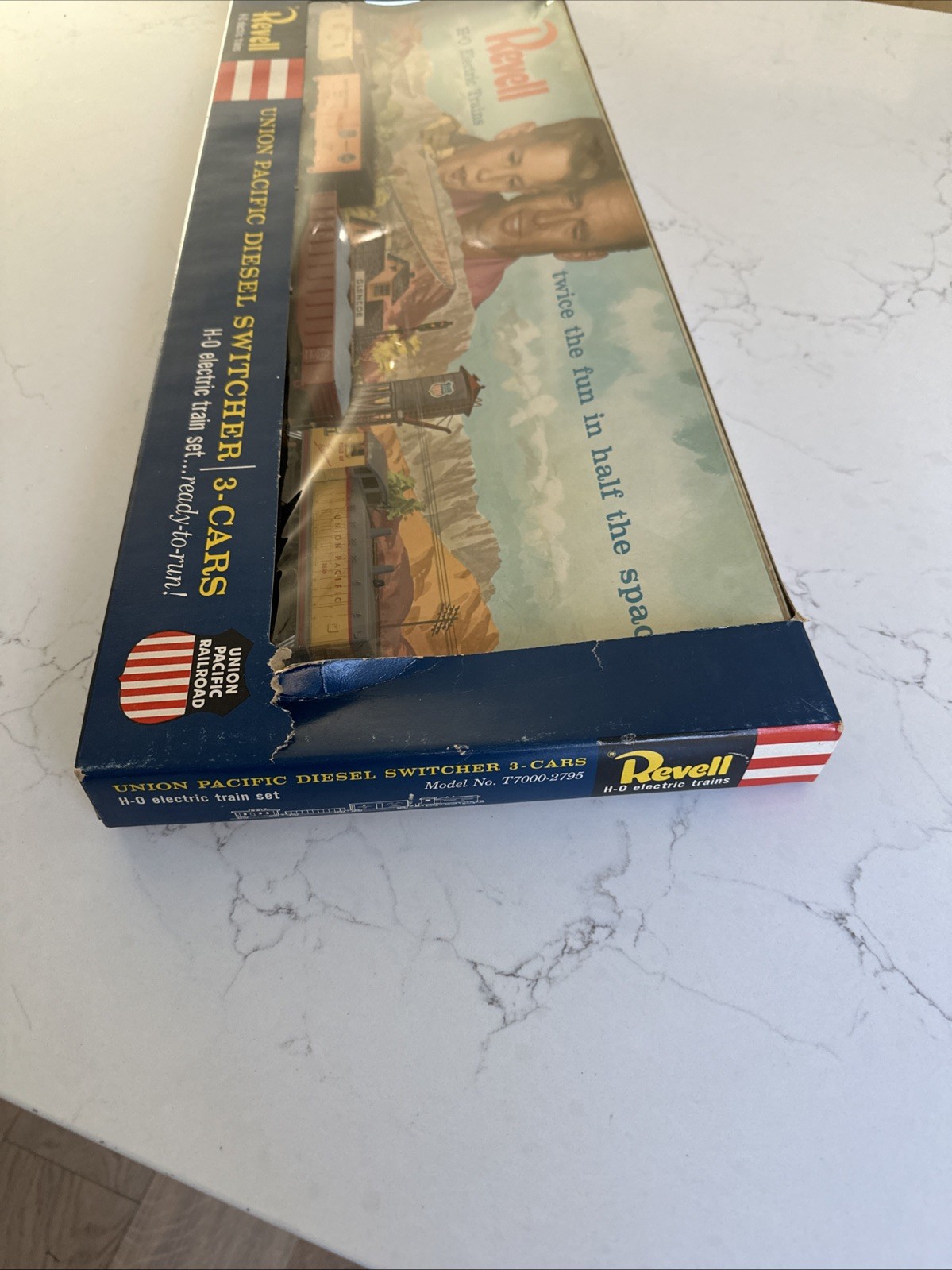 Revell Union Pacific Diesel Switcher 3-cars H-O Electric Model No. t7000-2795