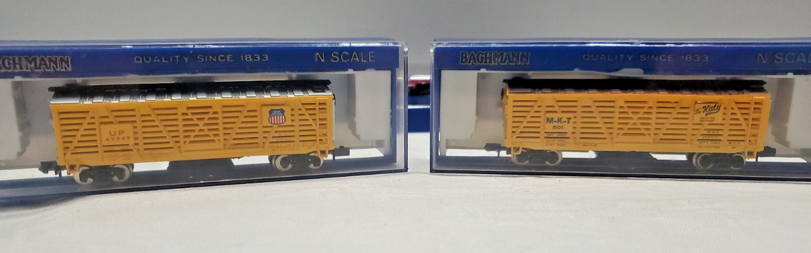 Bachmann N Scale Santa Fe 4-8-4 Steam Loco & Tender 3780, Diesel 353, & 13 Cars