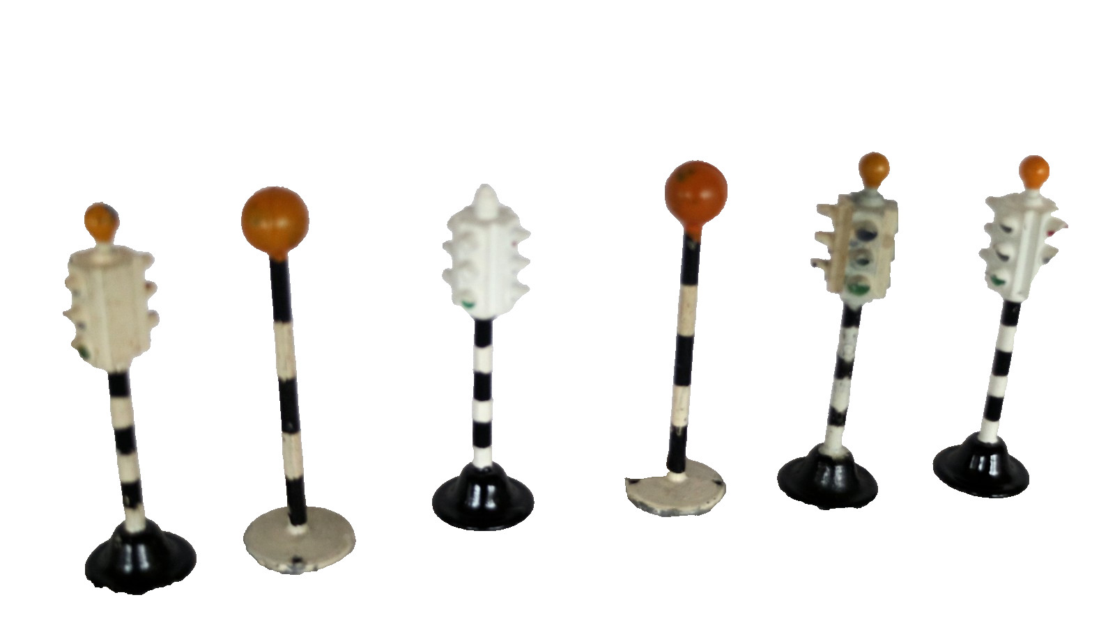 AC5070: Vintage Dinky Traffic Lights and Belisha Beacons Suits 0 Gauge (6)
