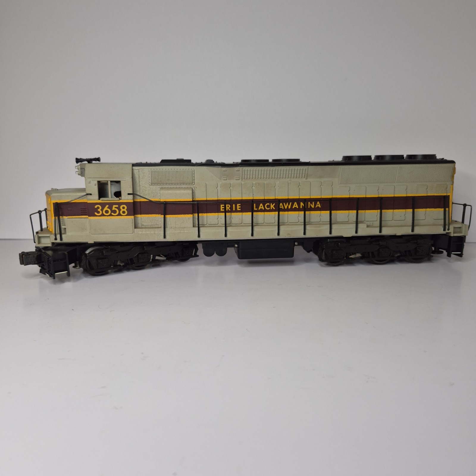 Williams Erie Lackawanna SD-45 Powered Diesel Locomotive #3658 O Gauge No Box