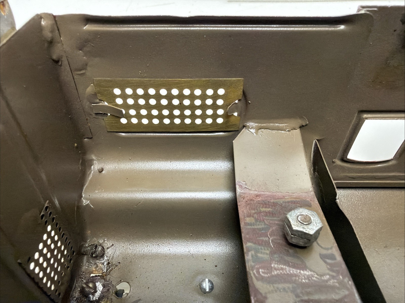 LIONEL PREWAR STANDARD GAUGE 42 ELECTRIC LOCOMOTIVE SHELL WITH TRIM – REPAINTED
