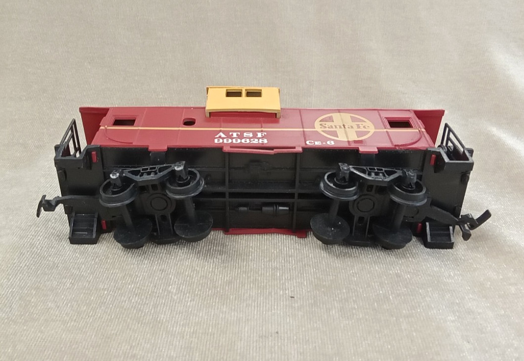 HO Gauge Bachman Santa Fe #350 Diesel Locomotive and Caboose Set * XXMR412E