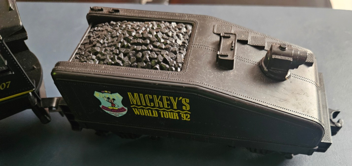 Lionel Train Engine #8707 & Tender from 1992 Disney Mickeys World Tour Trains