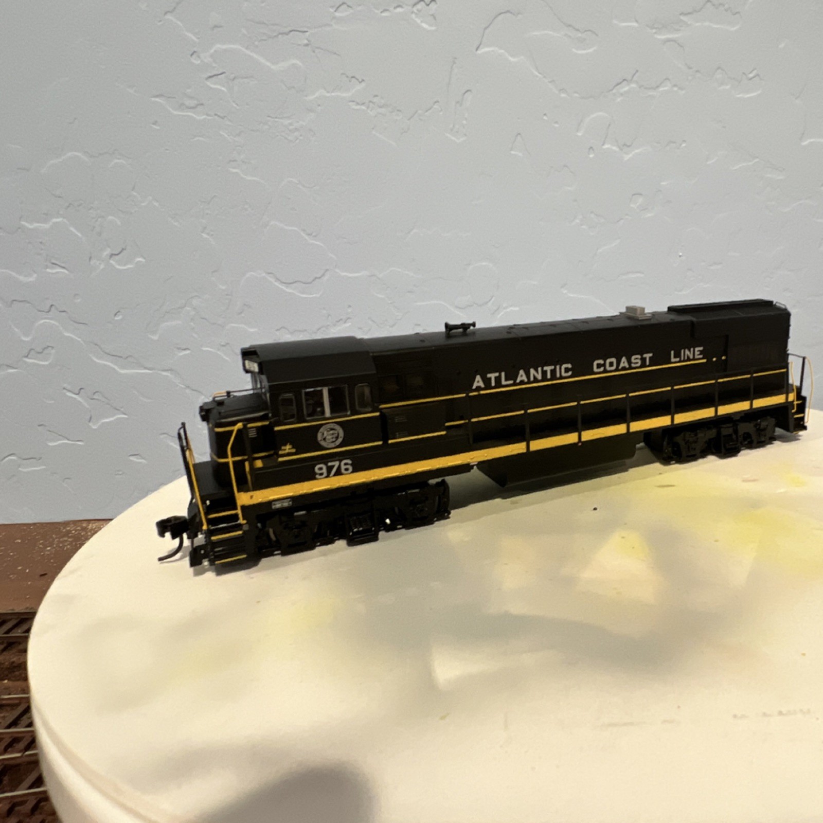 HO Scale Proto 2000 Atlantic Coast Line U30B Diesel DCC & Sound #976 (2 of 2)