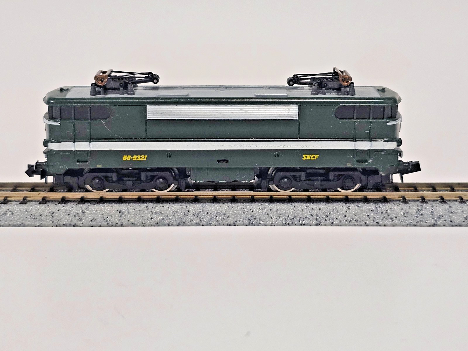 N SCALE ARNOLD RAPIDO 2482 ELECTRIC LOCOMOTIVE BB-9321 SNCF MADE IN WEST GERMANY