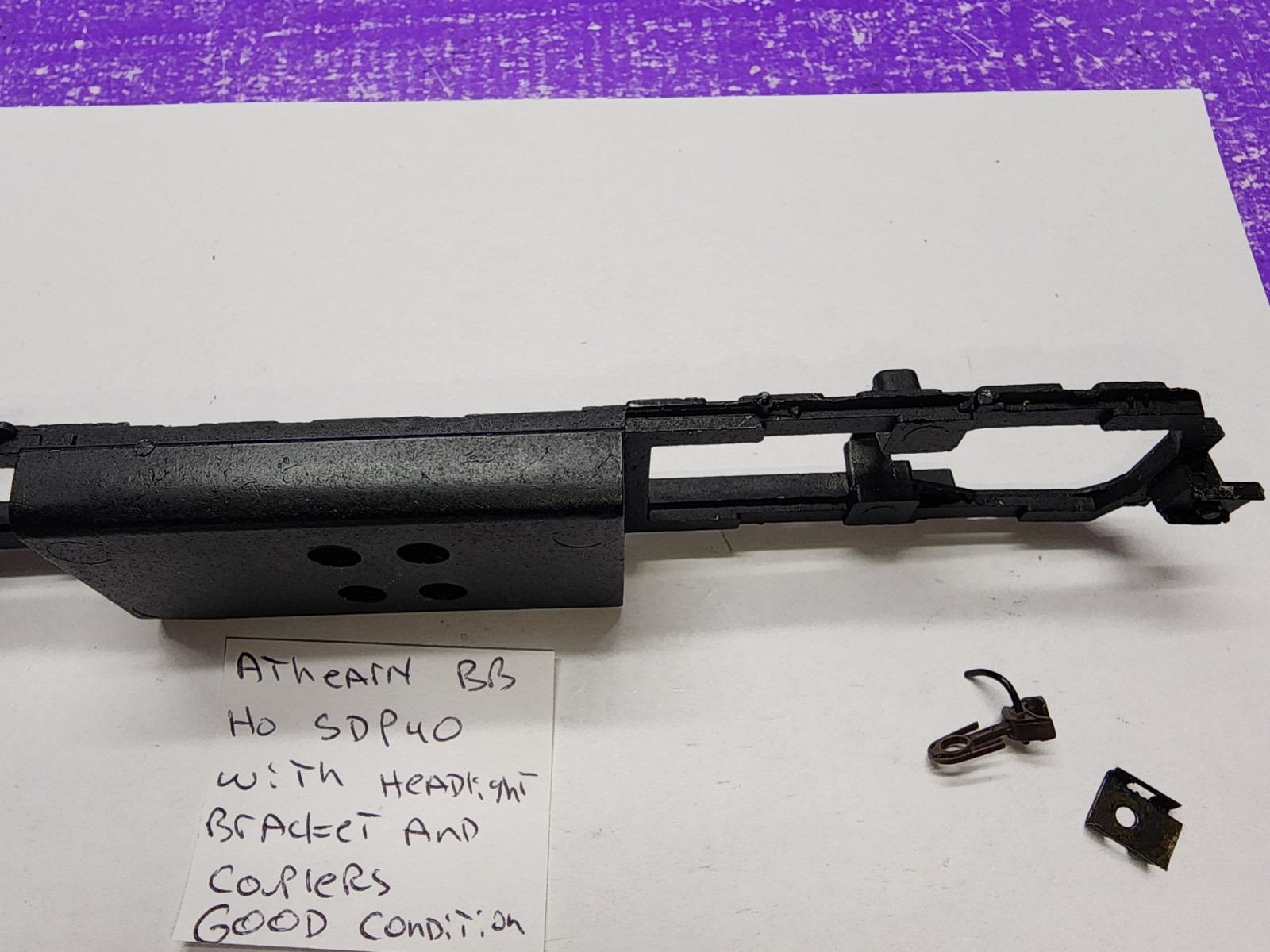 ATHEARN HO SDP-40 DIECAST CHASSIS COUPLERS HEADLIGHT BRACKET LOT OLD STYLE SET