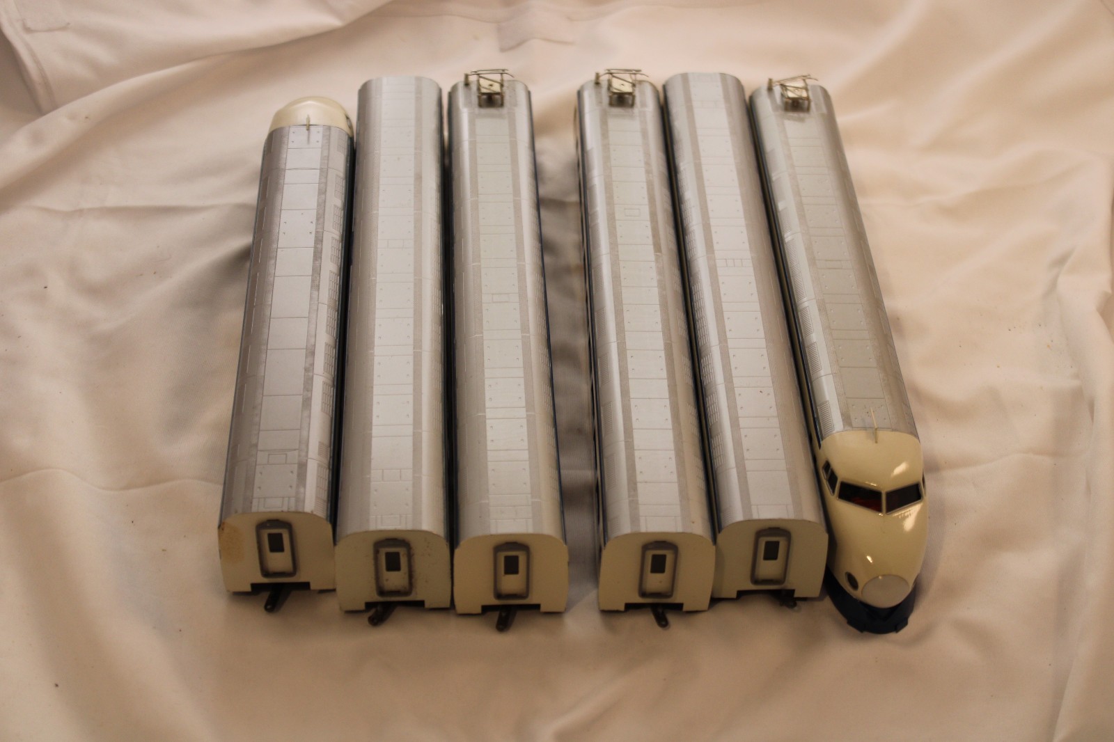 HO Brass – TID – New Tokaido Line A&B – 6-piece 3-motor Japan Bullet Train