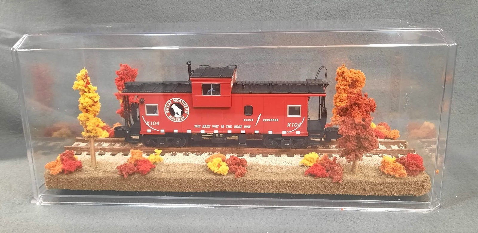 S SCALE 13″ SINGLE TRACK DISPLAY CASE- “FALL FOILAGE SCENE”-FOR ANY S TRAINS