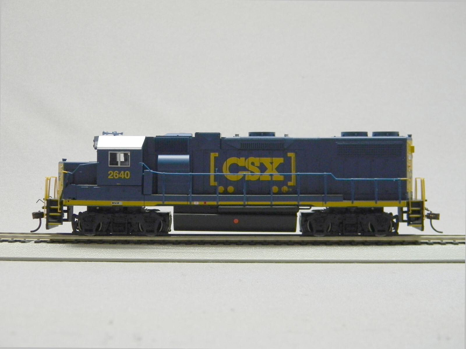 BACHMANN HO SCALE CSX GP38-2 DIESEL LOCOMOTIVE ENGINE w/ AWD #2640 BAC61720 NEW