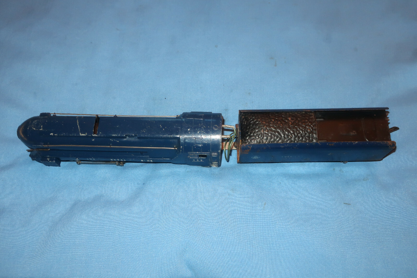 American Flyer #350 Royal Blue Locomotive & Tender with Wire Handrails. Runs