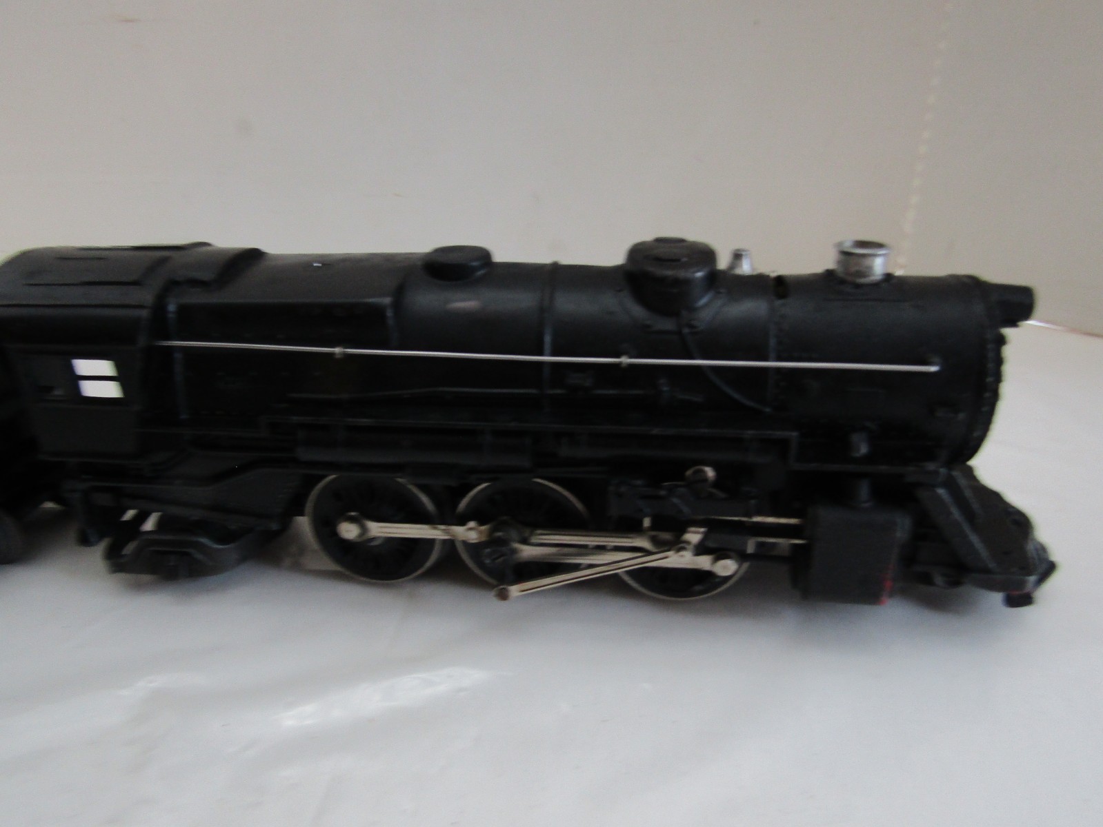 VINTAGE TRAIN ENGINE Lionel Postwar #2025 locomotive & tender CAST METAL