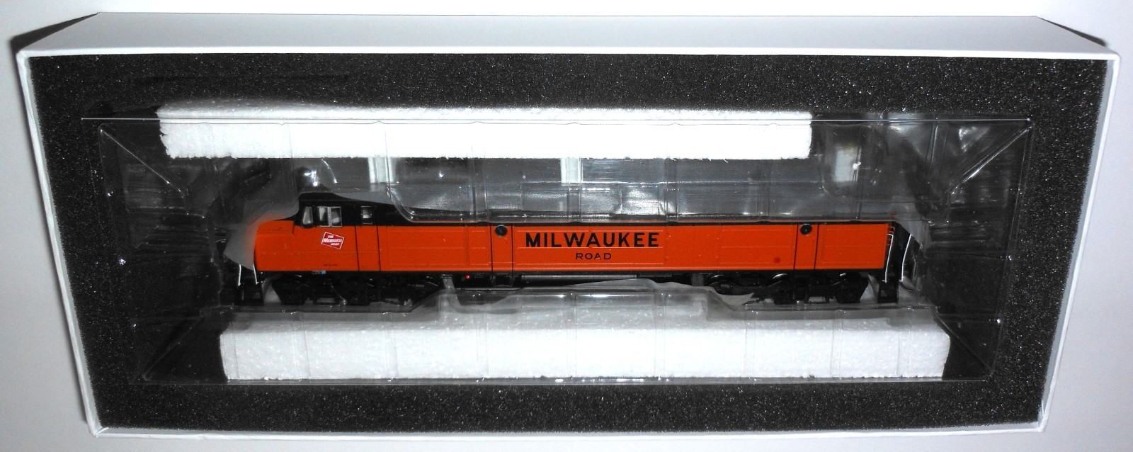Athearn Genesis Tsunami Milwaukee Road FP45 HO Locomotive DCC with Sound #67698