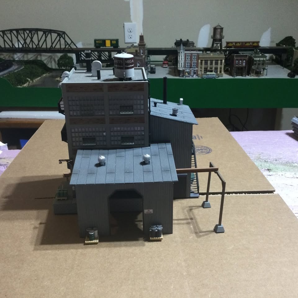 HO-Scale Woodland Scenic 5037 Meg A. Watts Transformers – Built-&-Ready Landmark