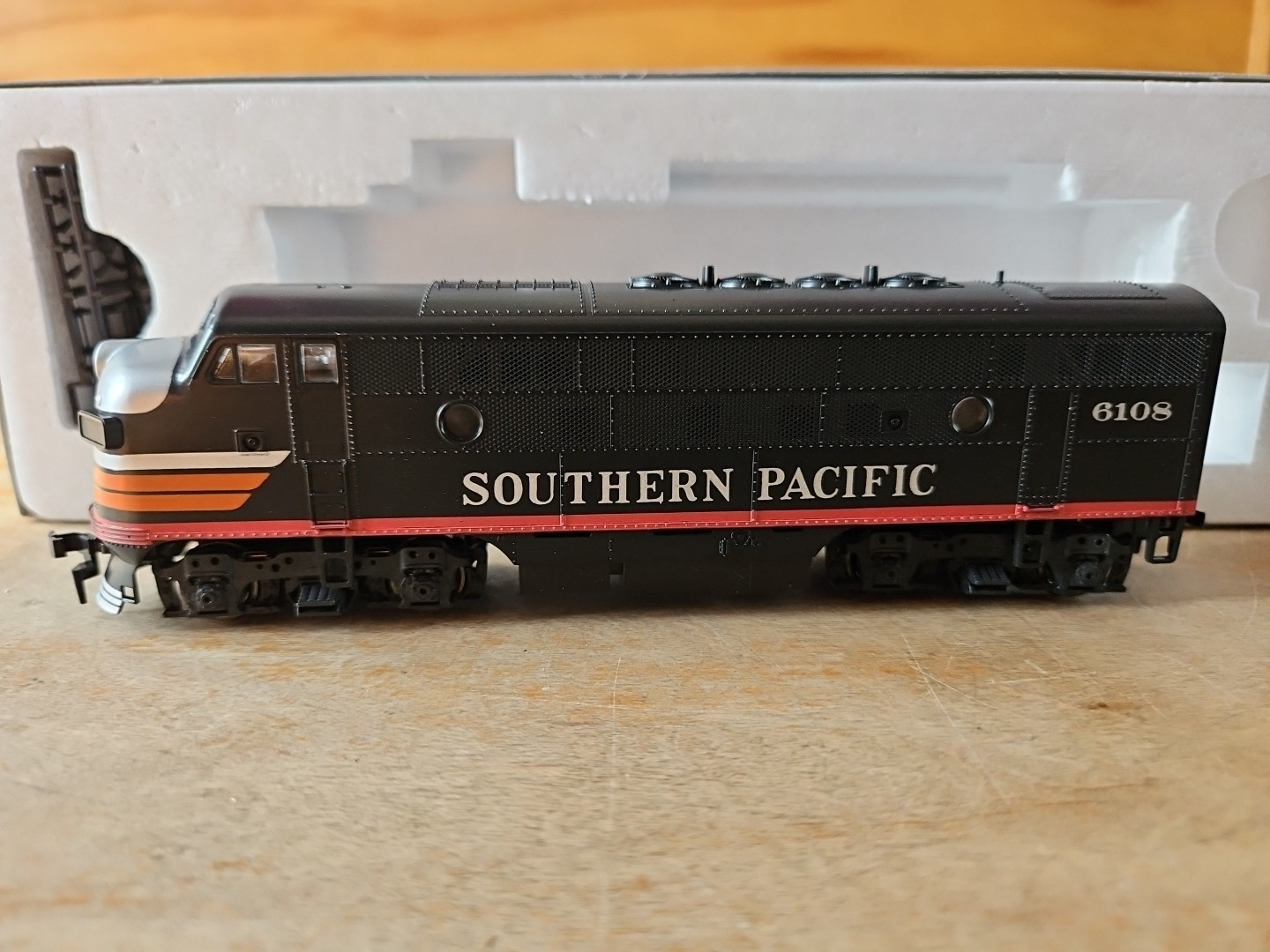 Stewart 8210 HO Southern Pacific Black Widow F3A #6108 Phase II Low Fans DC NEW