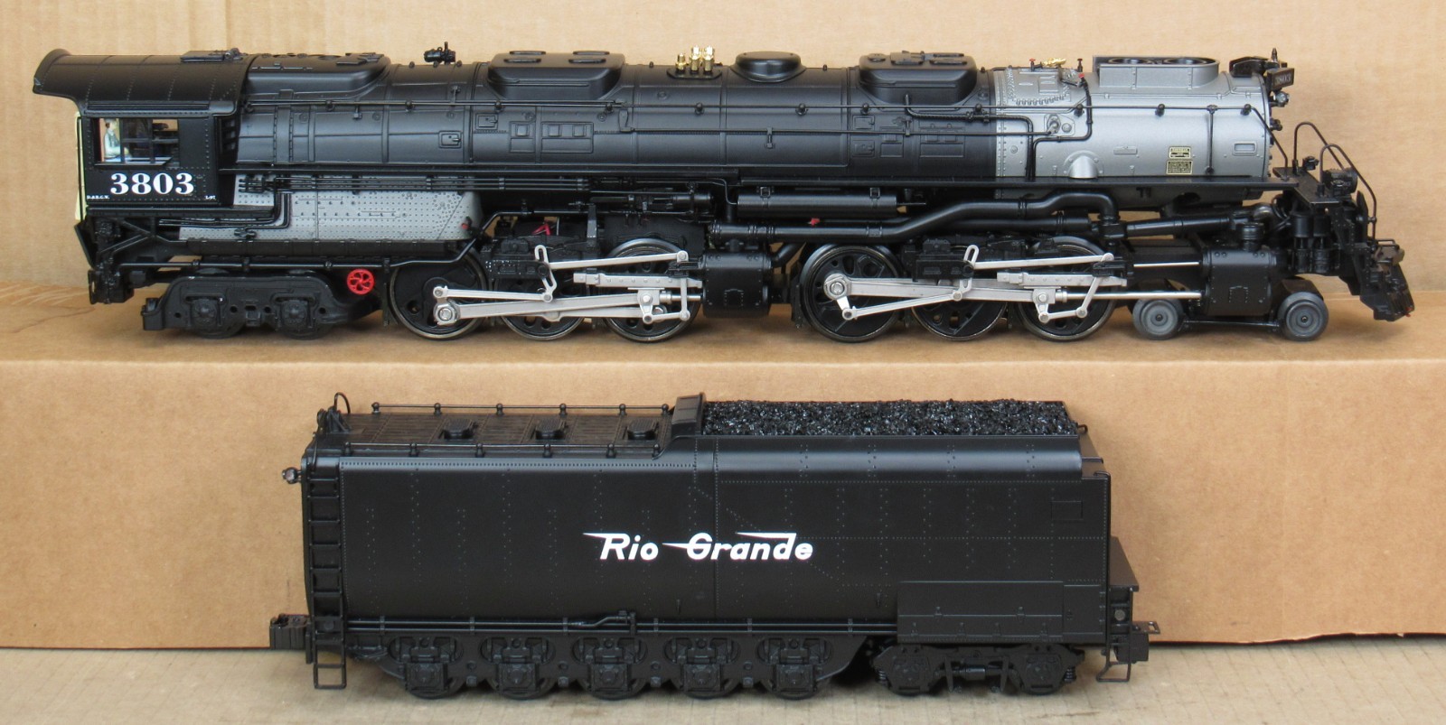 Lionel 38009 Rio Grande 4-6-6-4 “Challenger” Steam Engine w/TMCC/RS O-Gauge LNIB