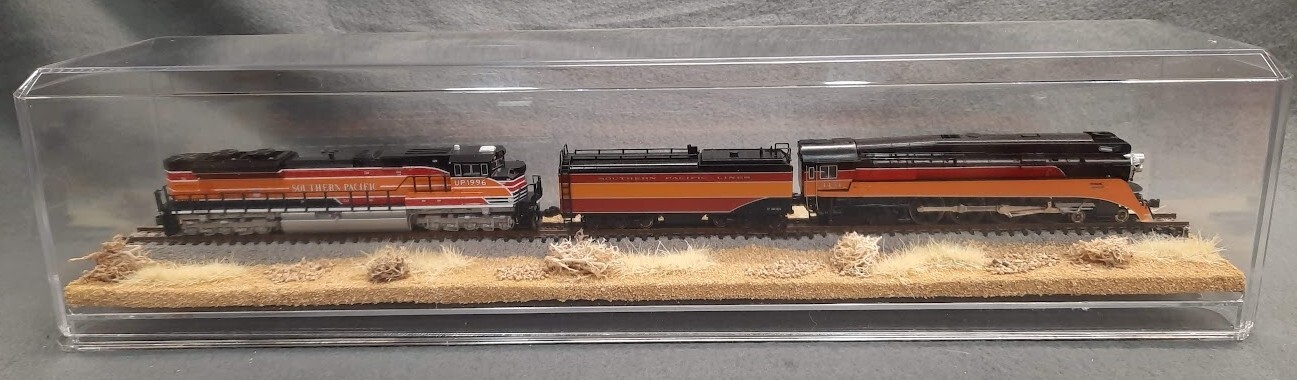 N SCALE 16″ SINGLE-TRACK DISPLAY CASE -“DESERT SCENE” FOR ANY N SCALE TRAINS