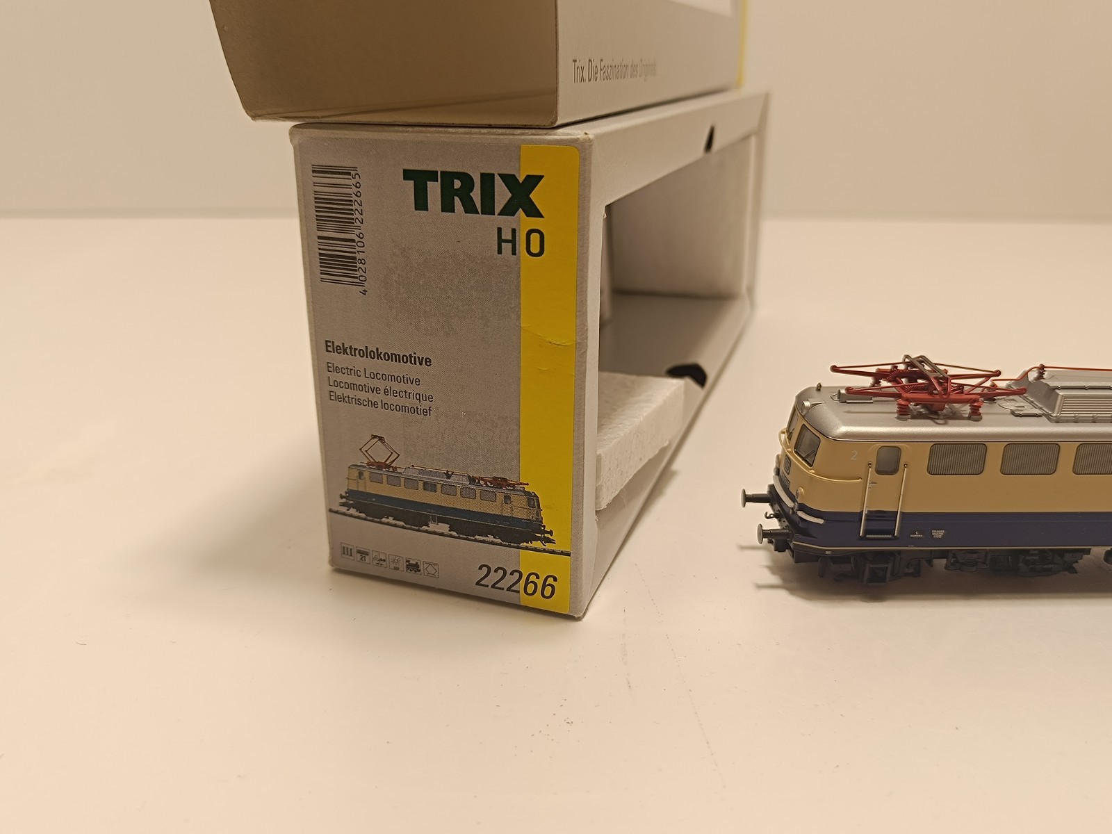 Trix 22266 Electric Locomotive E10 1240 Rheingold DB Function Tested