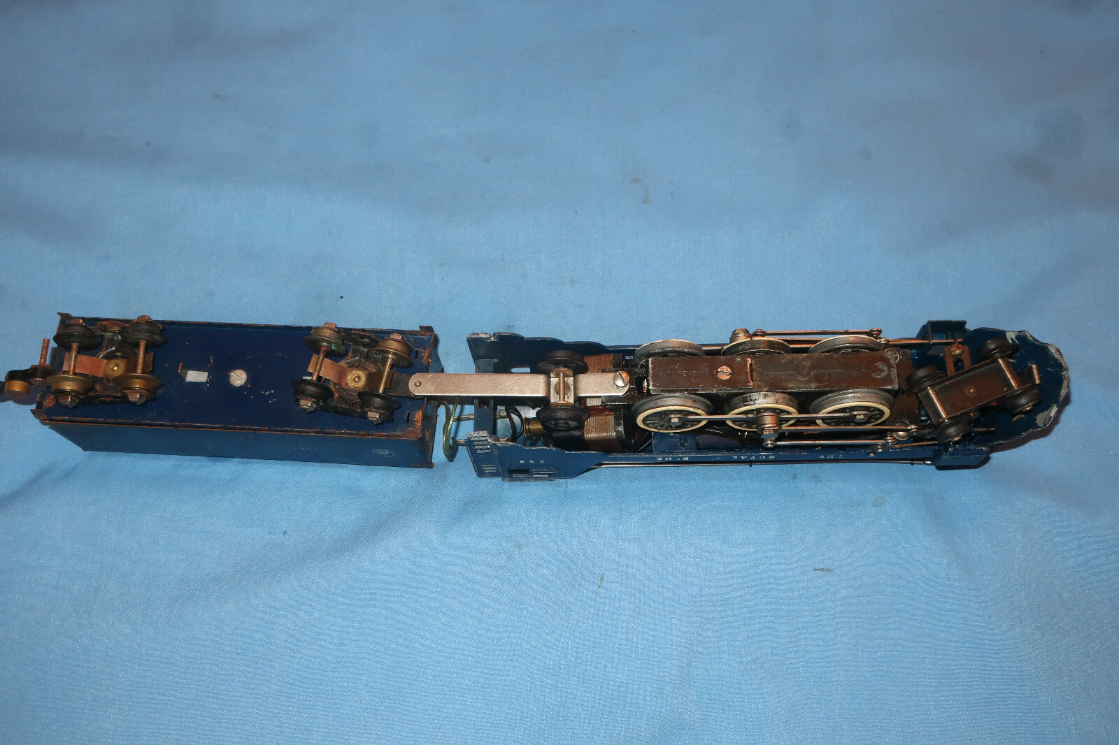 American Flyer #350 Royal Blue Locomotive & Tender with Wire Handrails. Runs