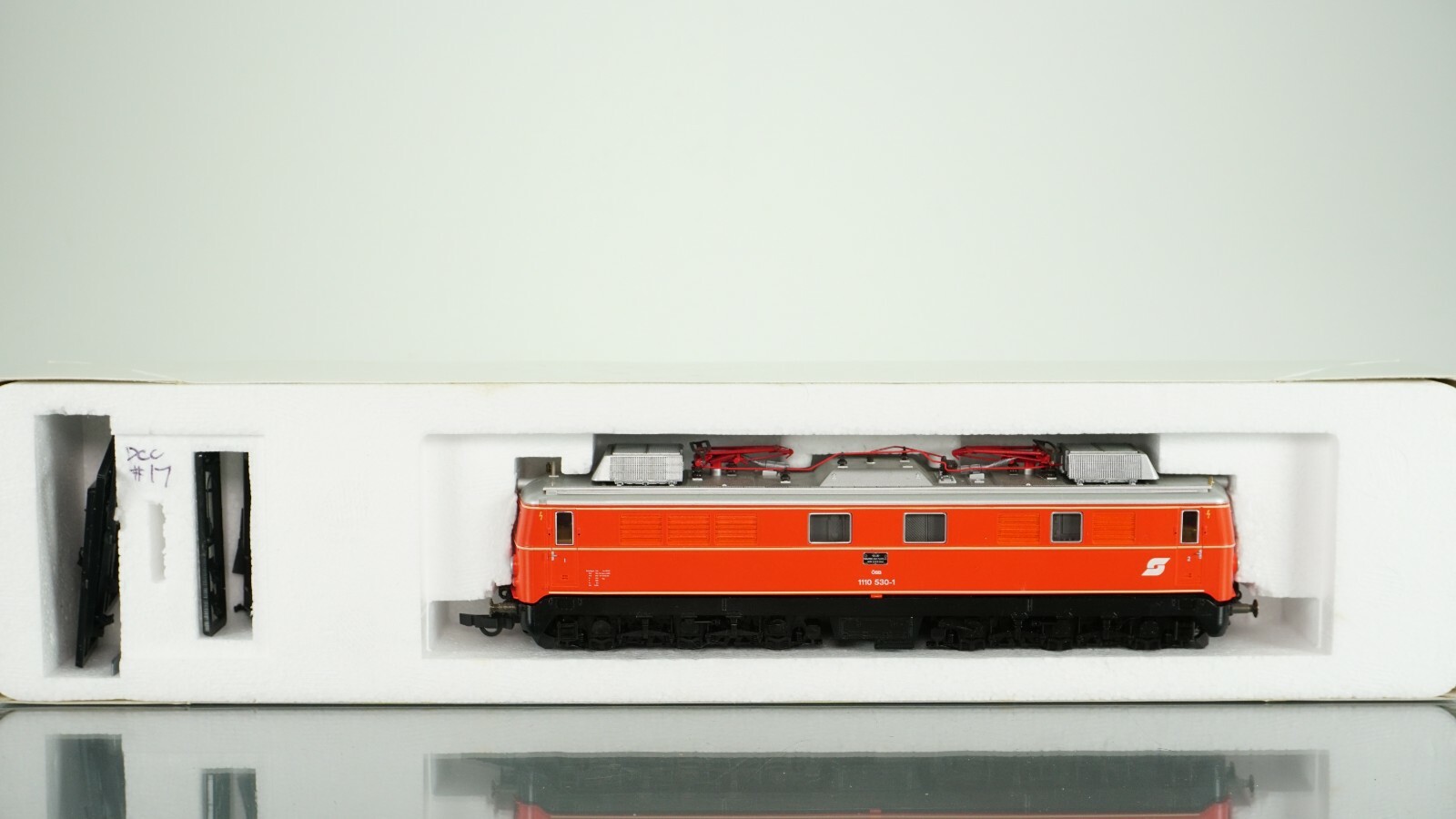 Roco 43766 1110 530-1 Electric Locomotive OBB DC/DCC HO scale