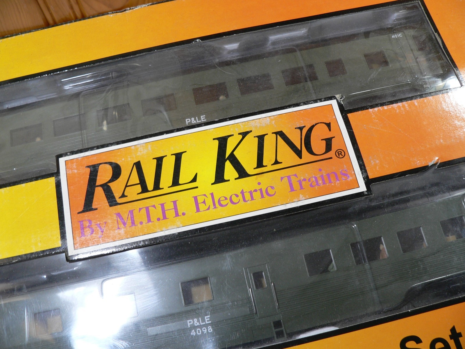 MTH PITTSBURGH & LAKE ERIE GP-7 30-2414-1 O GAUGE P&LE + 4 pass cars 30-67141