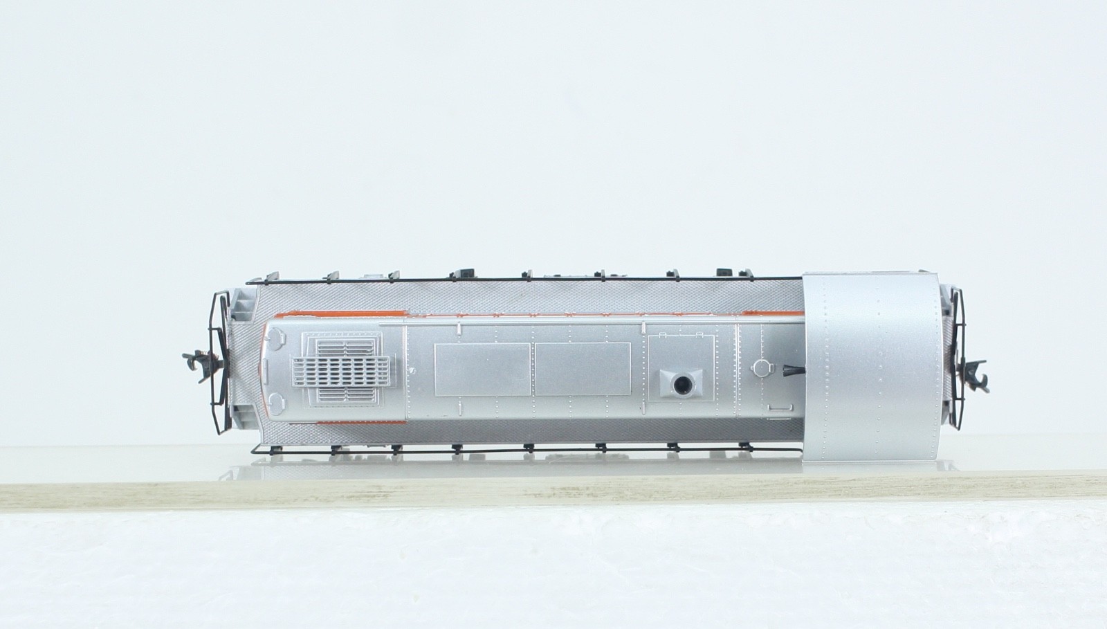 HO Scale Atlas 8712 Western Pacific Alco S-2 Diesel Switcher #553 Kadees