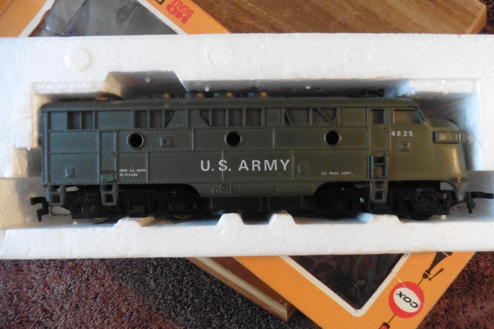 Vintage Cox HO Scale US Army F3 Diesel Locomotive 6111-6