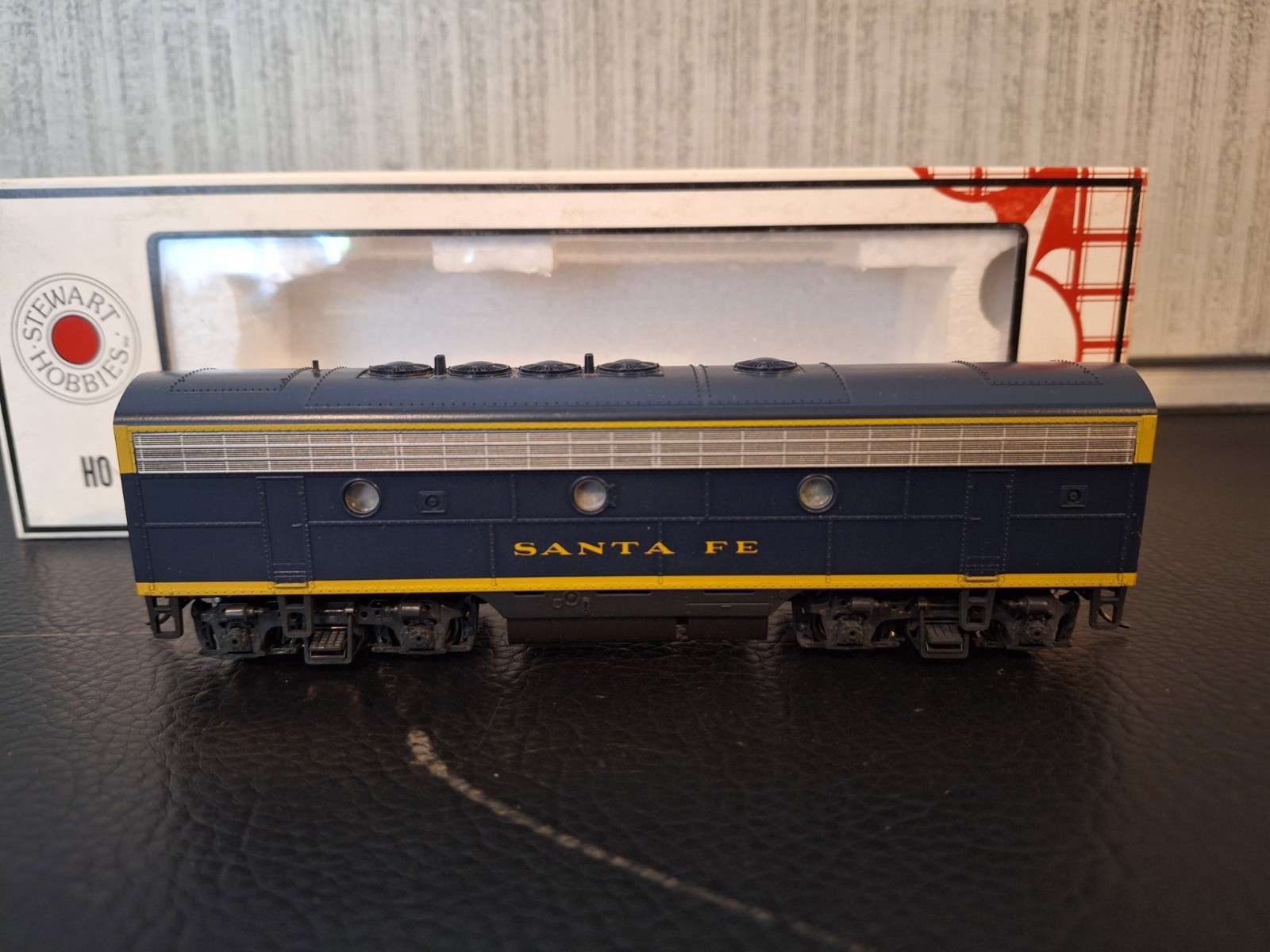 Stewart HO Scale F7B Phase 1 Early Powered Santa Fe (Freight) #9021 (7)