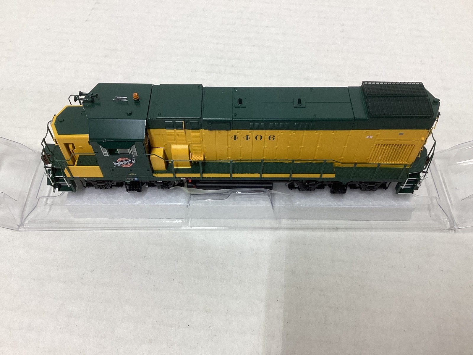 Athearn Genesis #68005 HO scale “C&NW” MP15-1 Rd.#4423
