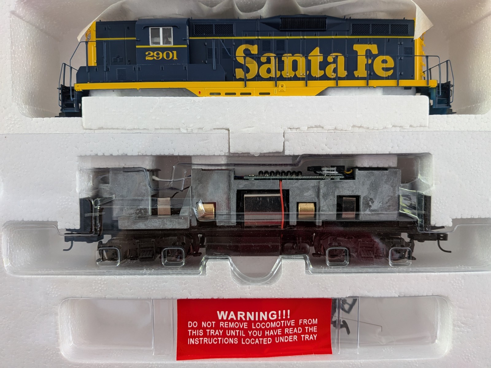 Proto 2000 HO GP9, Santa Fe #2901, Item #23697, DC Analog.
