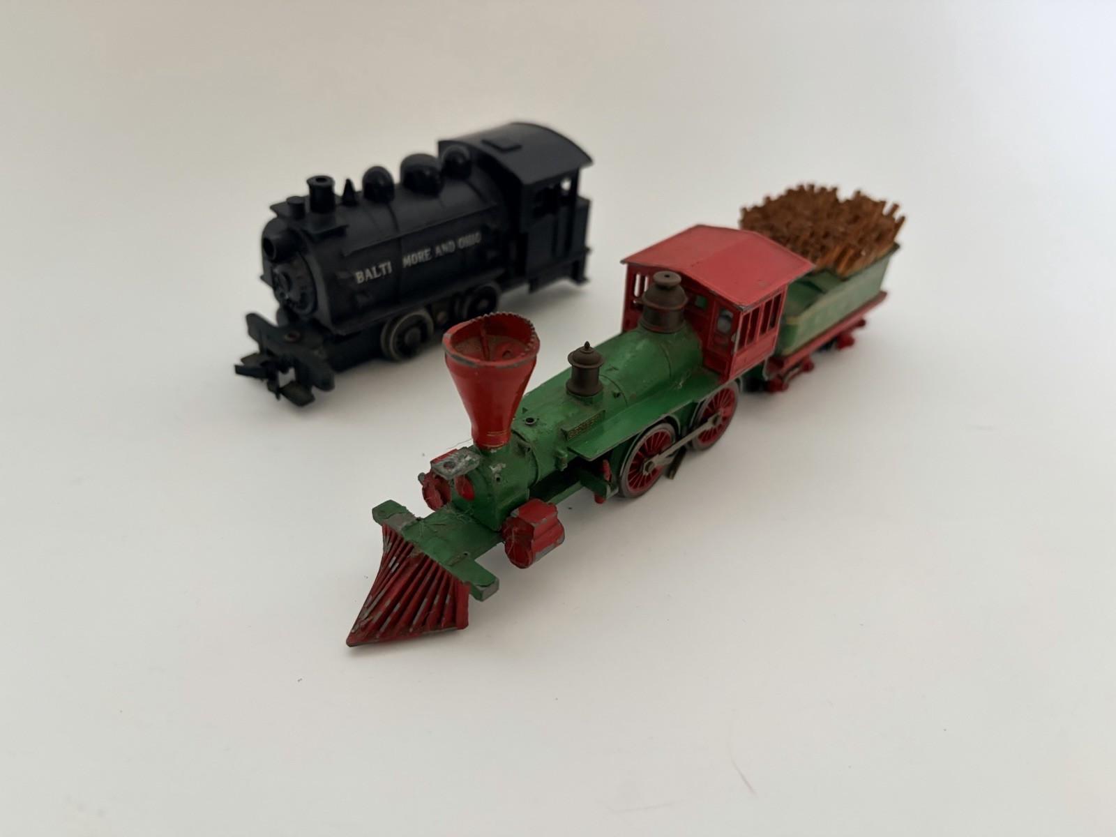 Mantua Tyco HO Scale General 3960 Locomotive w/ Tender & Life Like Locomotive