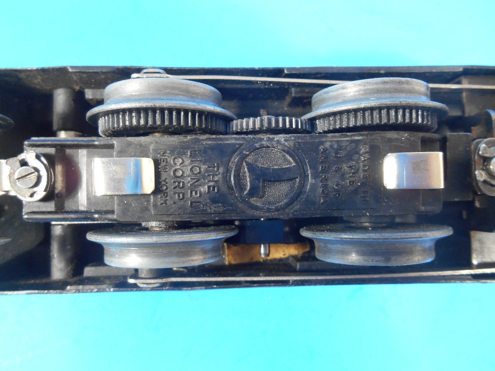 Vintage Prewar O Gauge Lionel 1688 Torpedo Locomotive and Tender