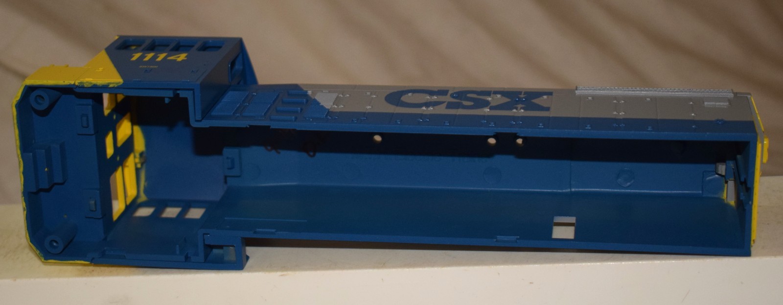 MTH SW-1500 Diesel Locomotive Shell CSX #1114 – O Gauge Sample
