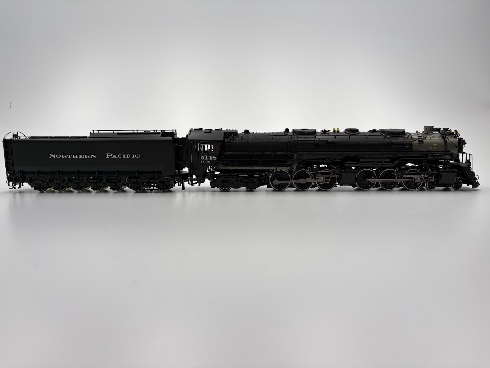 HO Scale Division Point Northern Pacific Z-8 4-6-6-4 Steam Locomotive