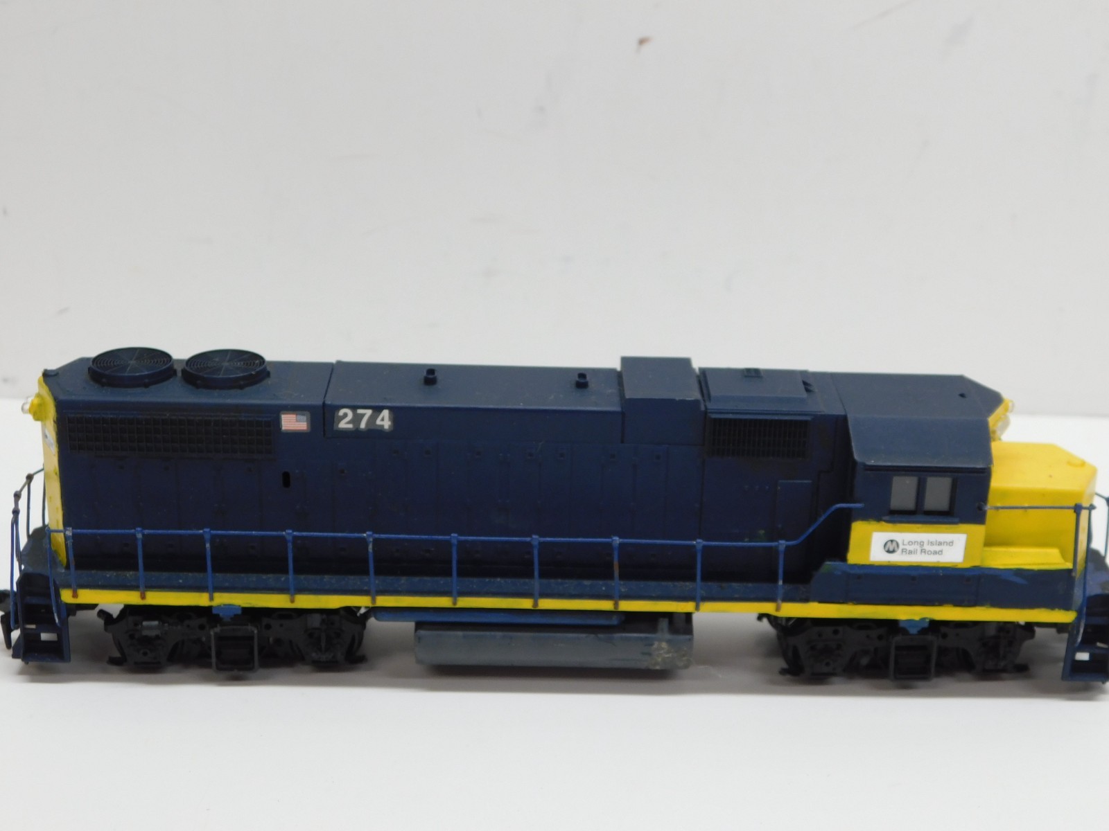 Athearn Blue Box Long Island Railroad GP Diesel Engine #274-Unpowered Dummy