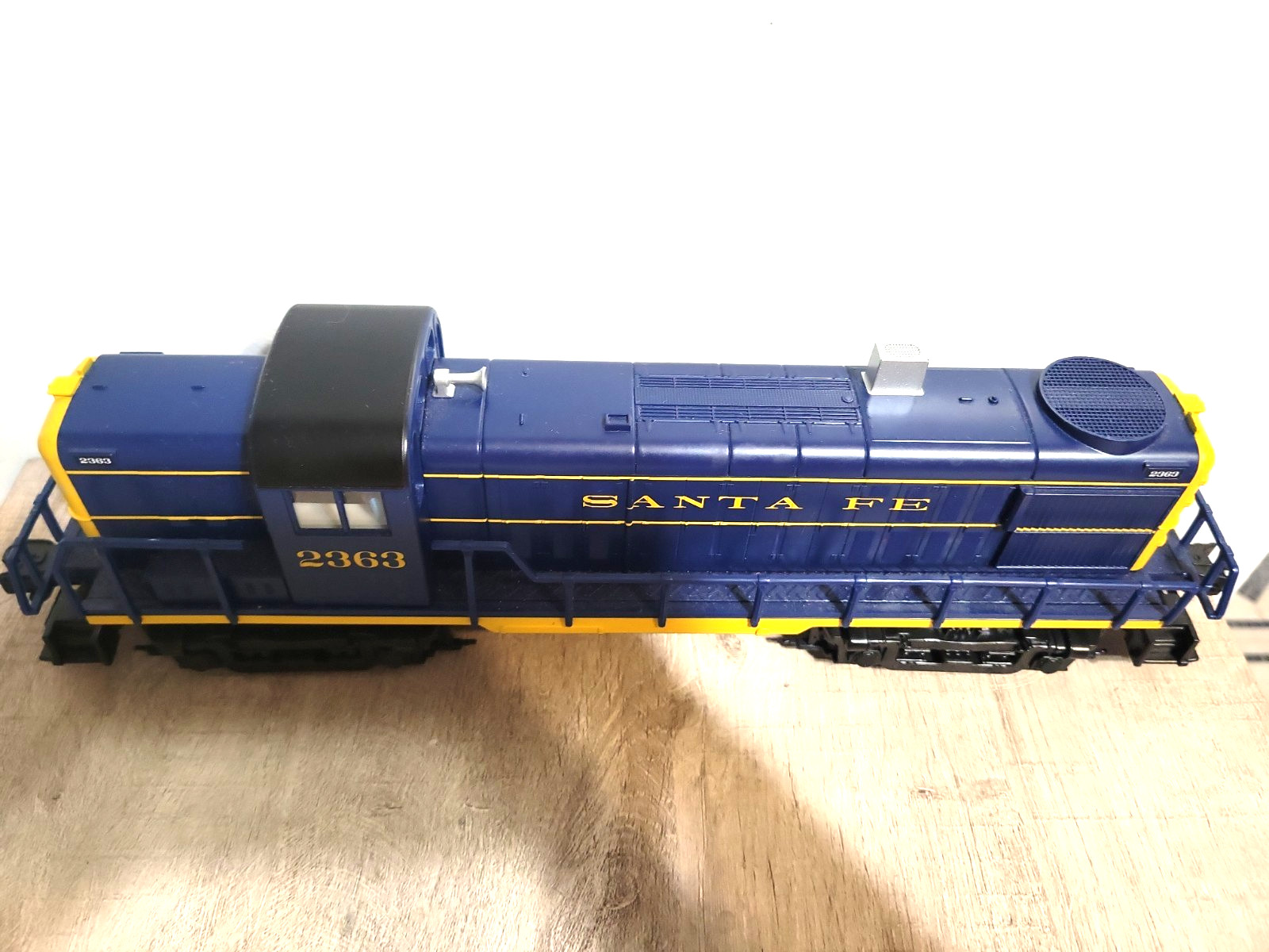 Lionel O Gauge Santa Fe #2363 RS-3 Diesel Engine w/ATSF Caboose & Gondola