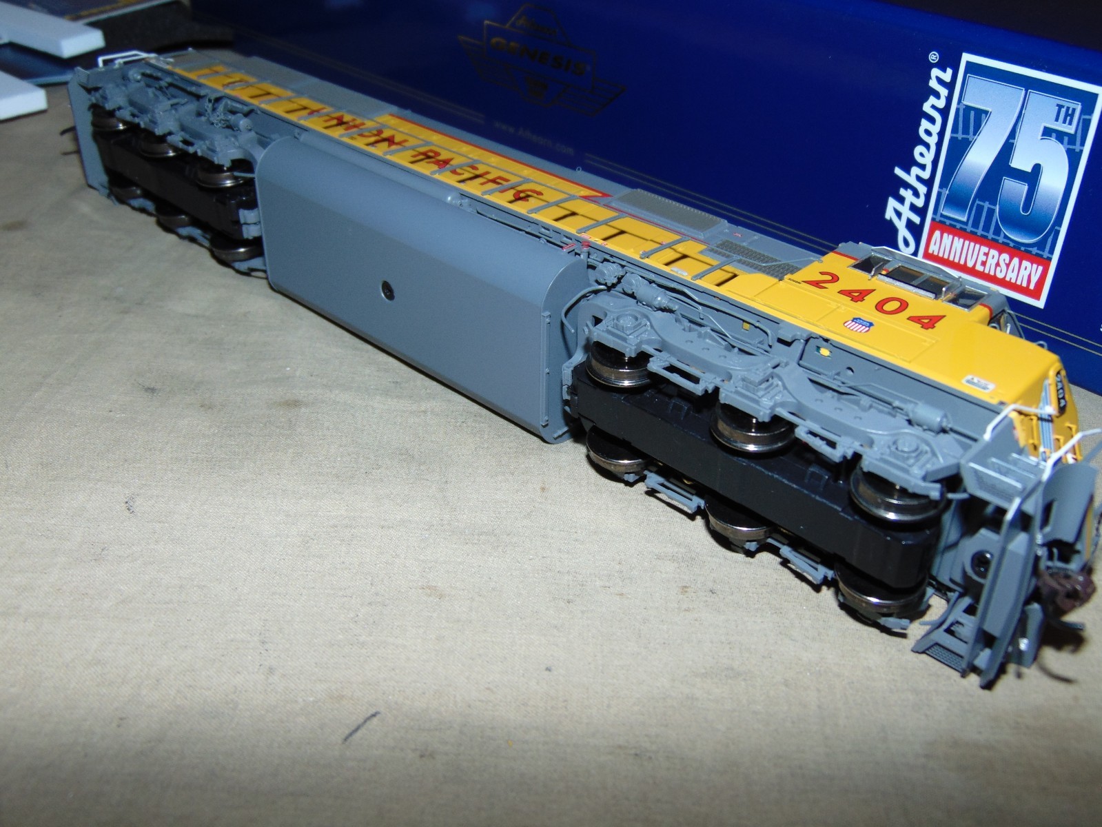 ATHEARN GENESIS HO 75620 UNION PACIFIC SD60M TRI CLOPS + DCC & SOUND -BRAND NEW