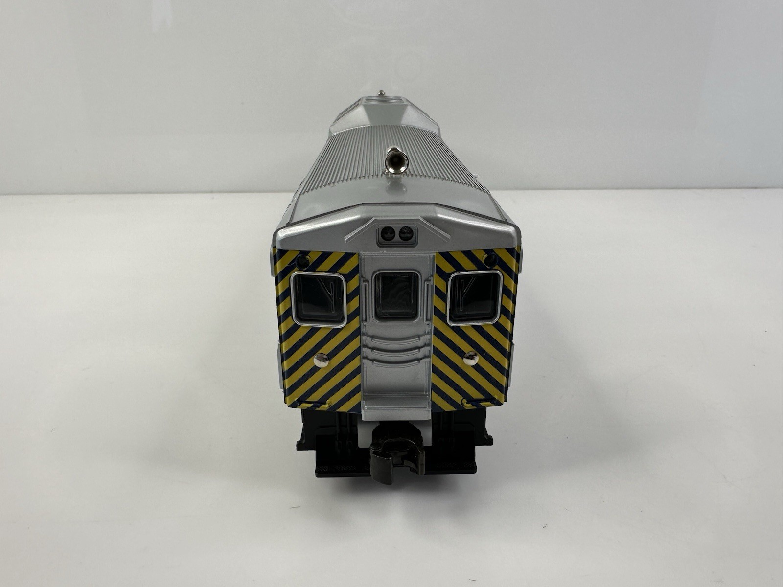 Lionel Trains 6-38428 Alaska Powered Budd Coach Car Silver HTF