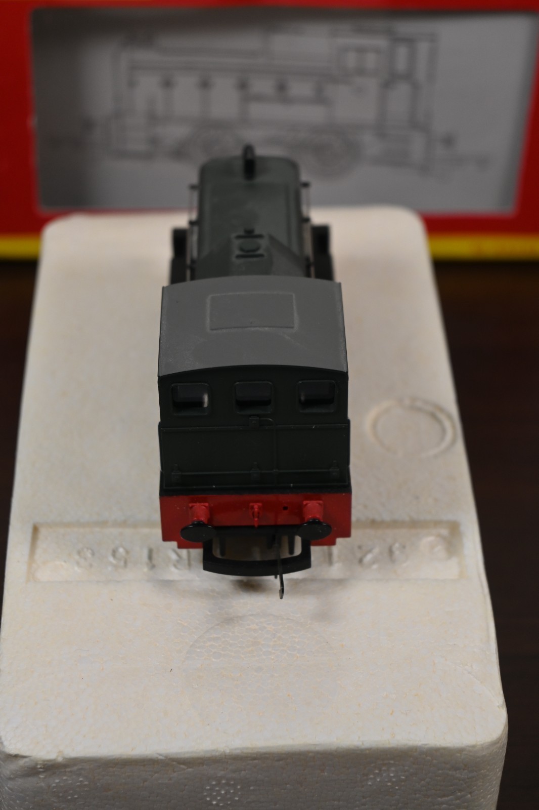 Hornby OO Gauge R2188 BR 0-4-0: Diesel Shunter Class 06 Locomotive “D2412”
