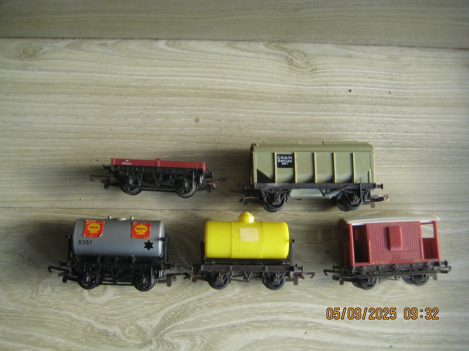 HORNBY/TRIANG OO RAILWAYS 5 MIXED GOODS WAGONS Good Condition Lot 1