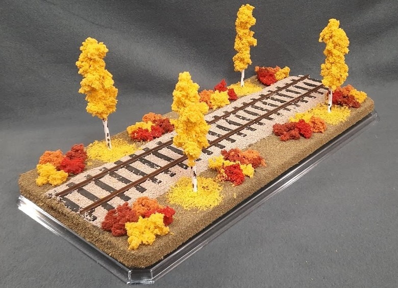 O SCALE – 16″ SINGLE TRACK -“FALL FOLIAGE” DISPLAY CASE FOR ANY O SCALE TRAINS
