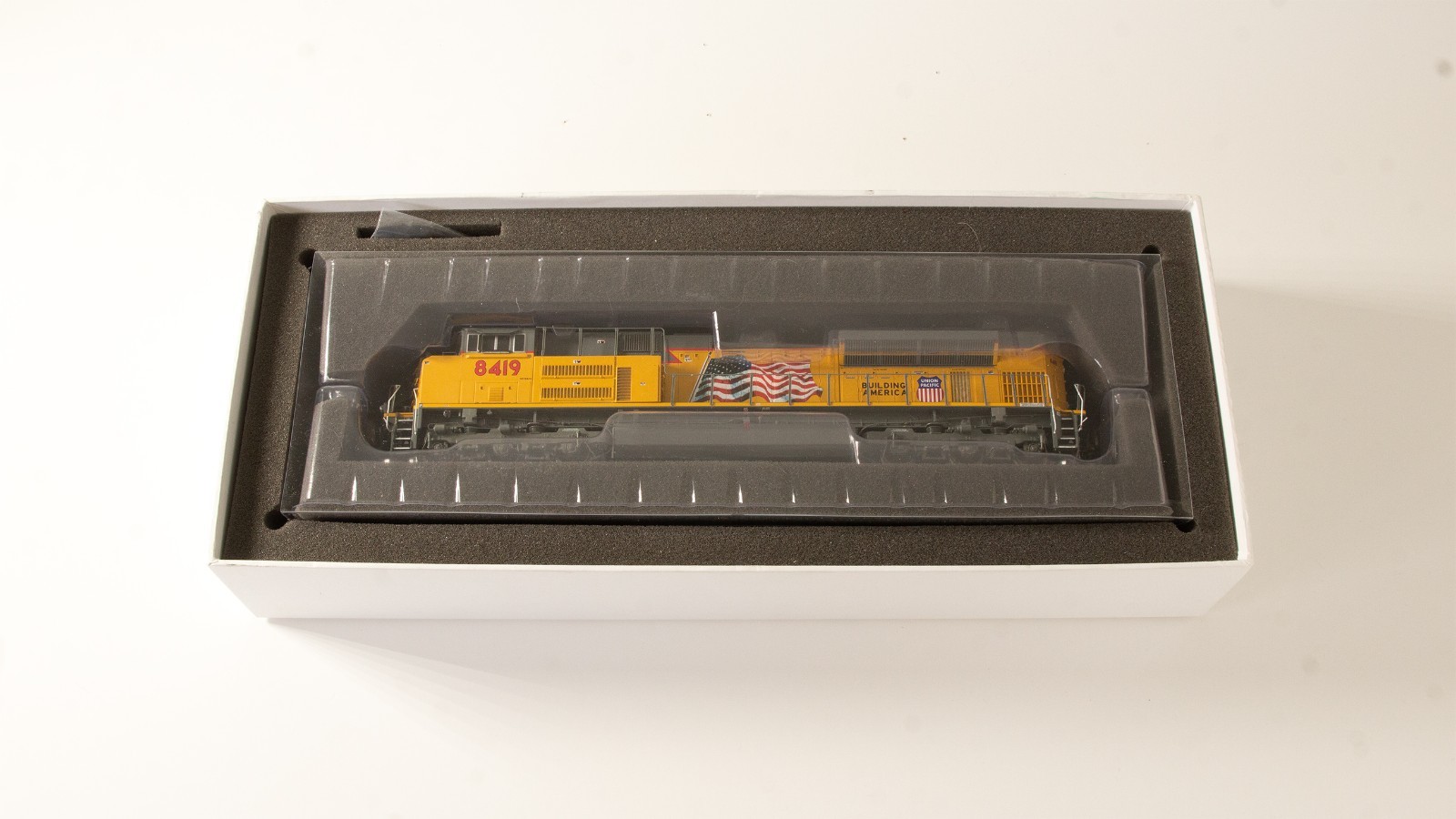 HO Scale Athearn Genesis Union Pacific SD70ACe DCC No Sound USED