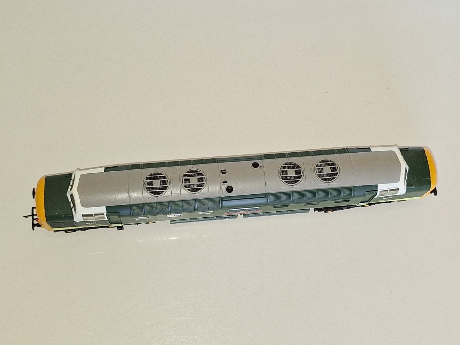 Bachmann 32-525A. DCC Ready. Deltic Co-Co Diesel The Kings Own Yorkshire. OO. DC