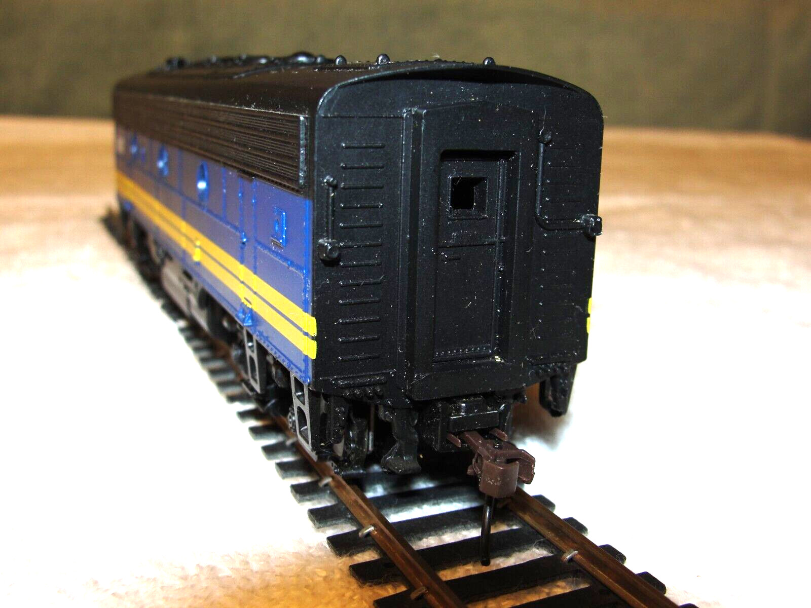 F7A & F7B VIA-Canada Locomotive Set – Both Powered & Converted to DCC,Athearn,HO