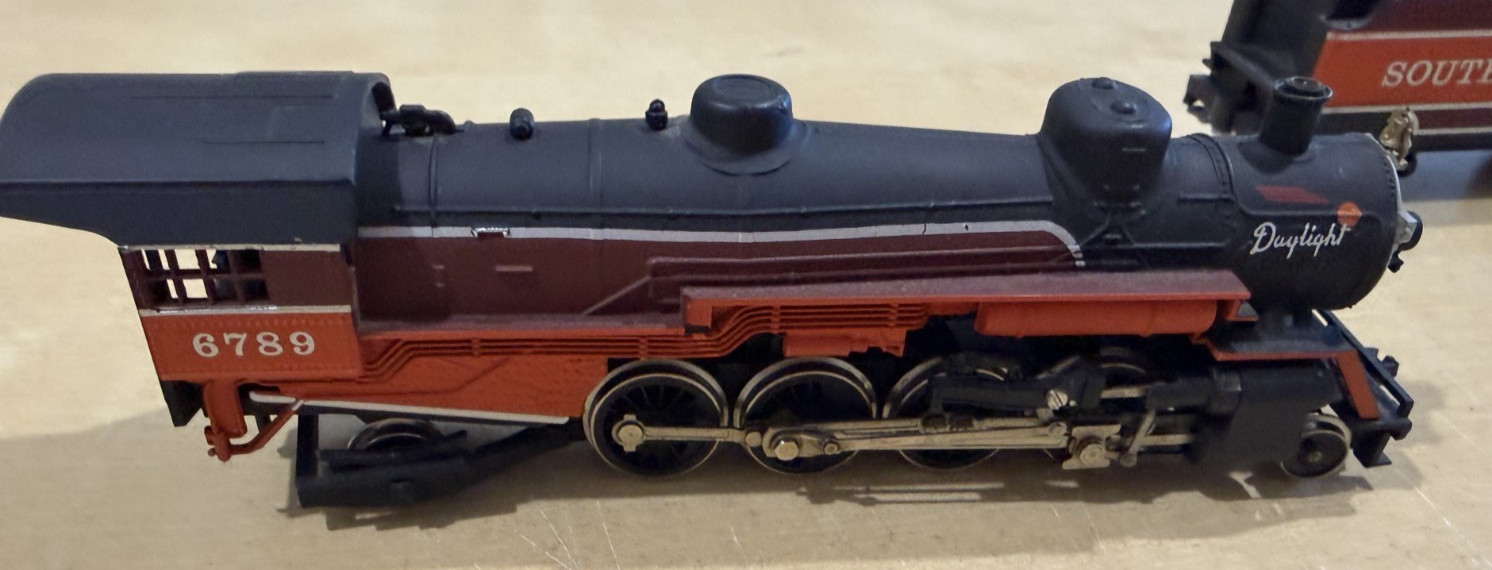 IHC HO Scale Southern Pacific 2-8-2 Mikado Locomotive & Tender #6789 Daylight