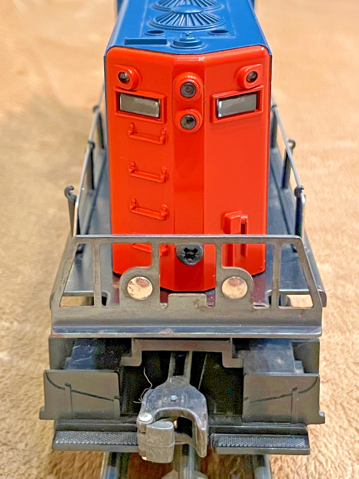 Lionel modern Grand Trunk coal train! Four 9822 gondolas plus 8356 dummy GP-7
