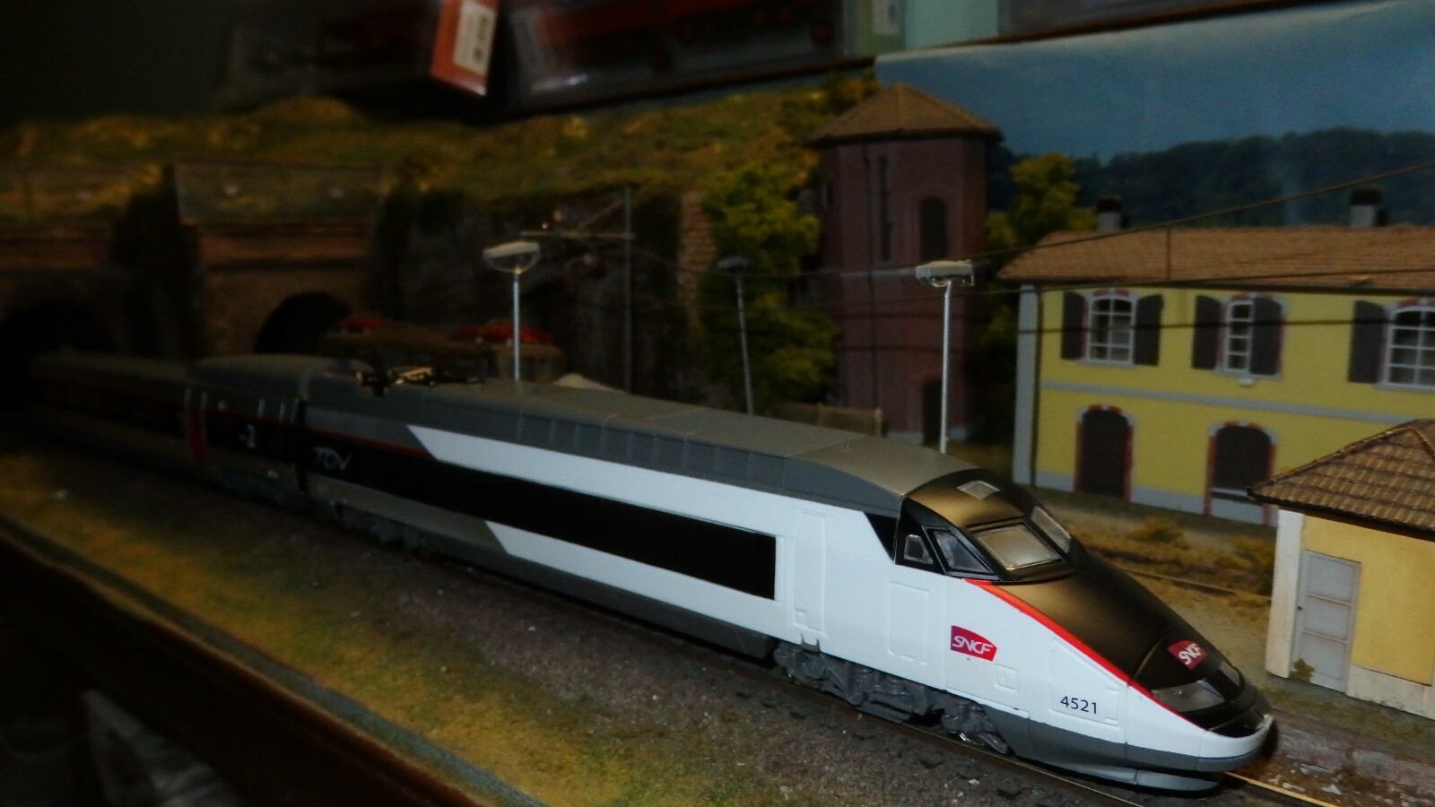 Mehano HO 1:87 TGV Tricourant Of The SNCF Pack Of 4 Items