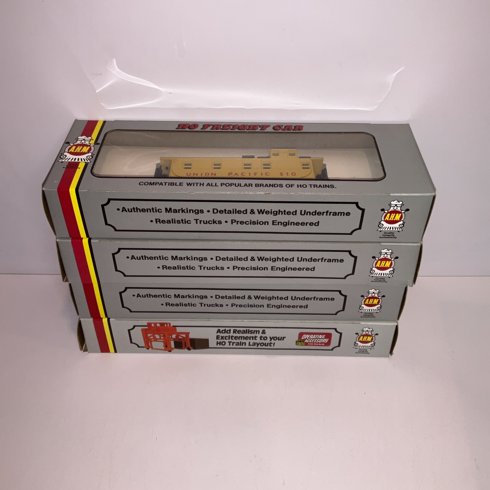 AHM HO Scale Freight Car Lot Union Pacific Peabody Caboose Operating Accessory