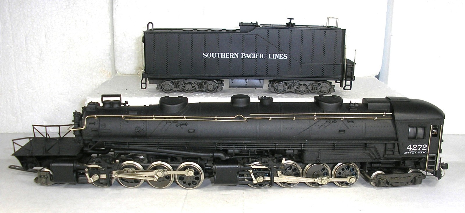 Vintage Rivarossi HO 4-8-8-2 AC-12 Cab Forward SP 4272, Runs, EX