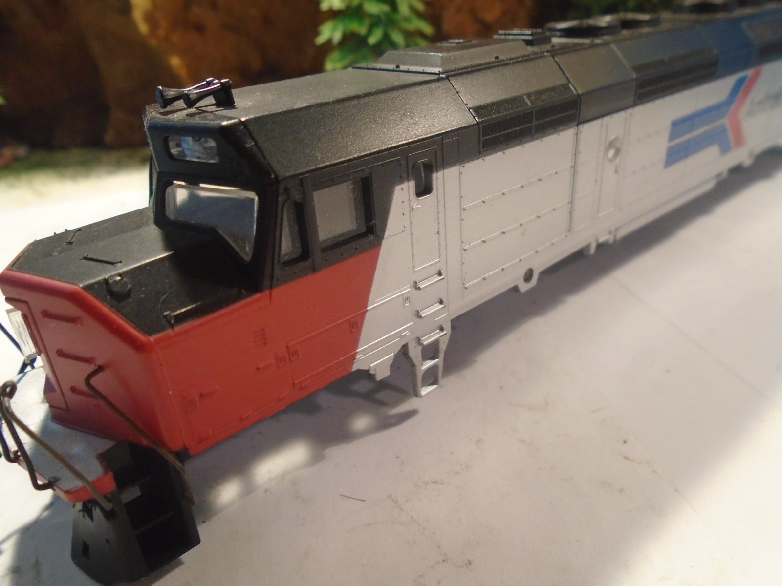 HO SCALE AMTRAK No 503 EMD PH 40 DIESEL LOCOMOTIVE PLASTIC SHELL ONLY 5-229-5