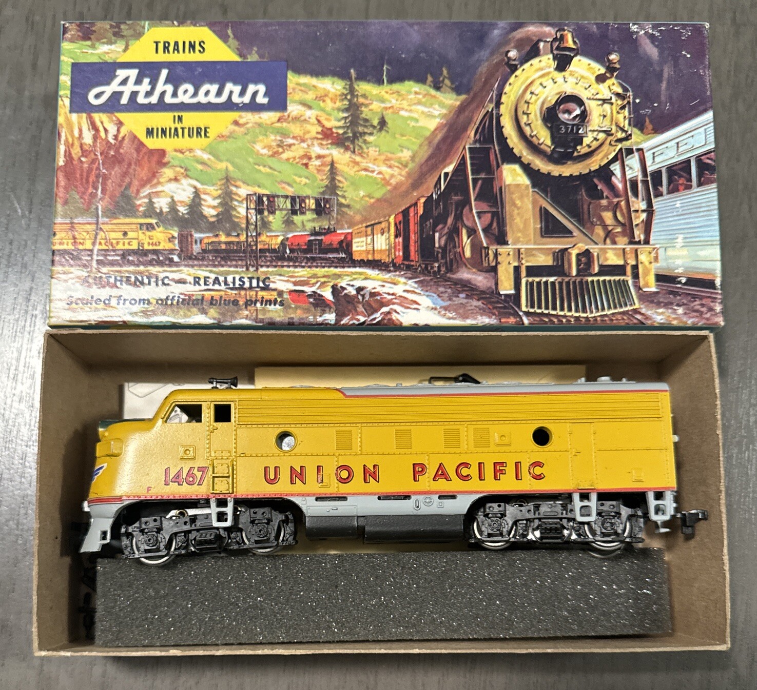 Athearn Union Pacific Locomotive In Box Engine #1467 Old Stock W/ Accessories
